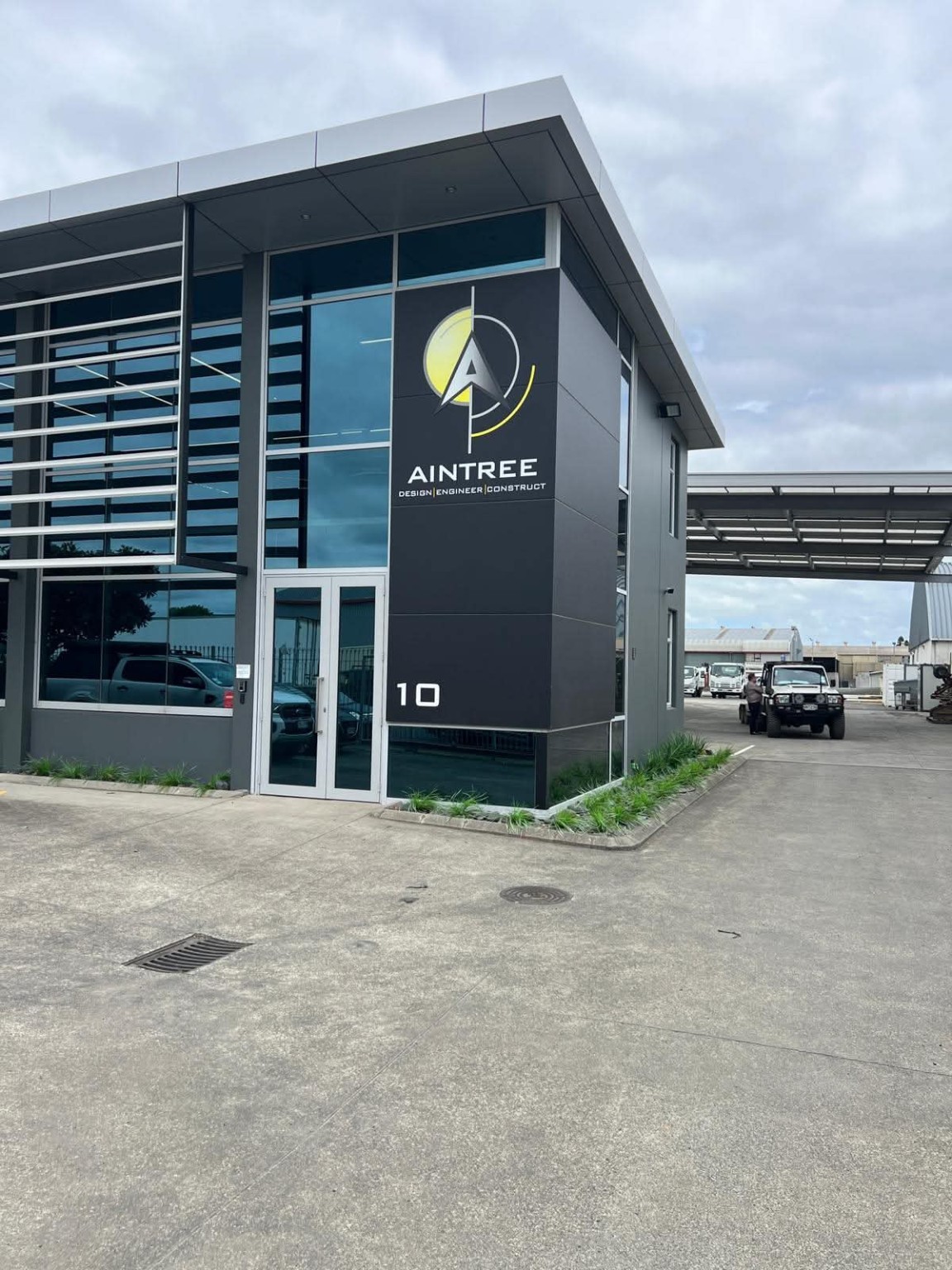 Commercial building identification signage